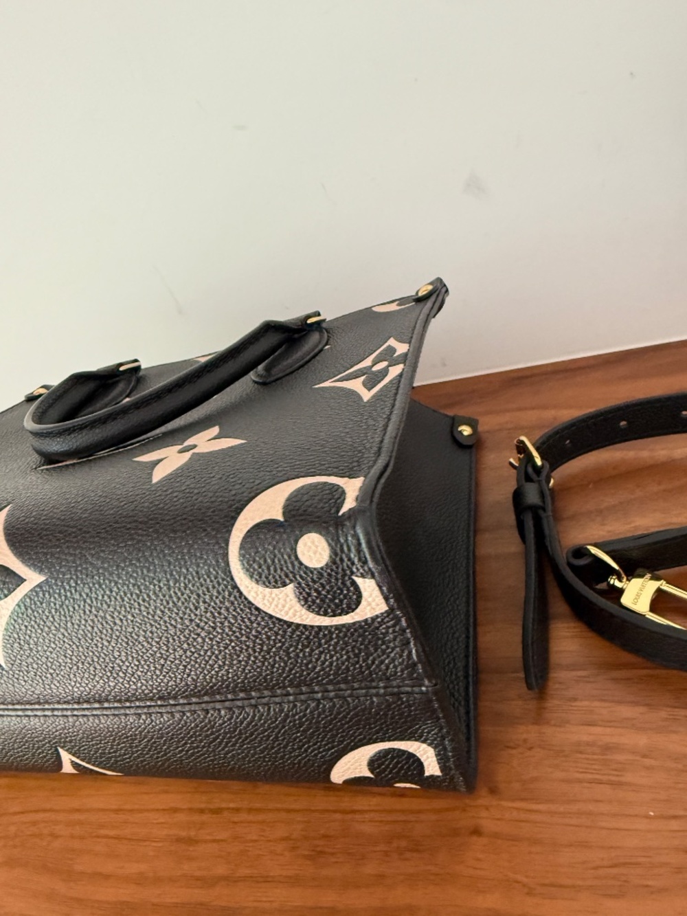 Louis Vuitton Empreinte Monogram Giant Onthego PM Black Beige Pre-Owned - Picture 5 of 13